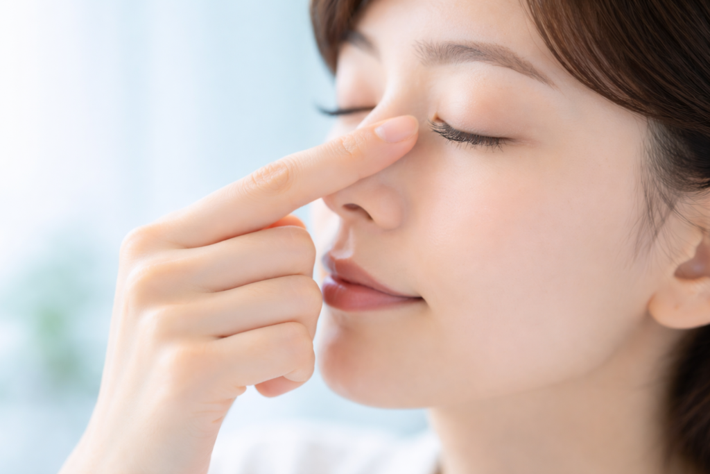 目薬の正しいさし方——点眼後に目を閉じる・目頭を押さえるのは本当に効果があるのか